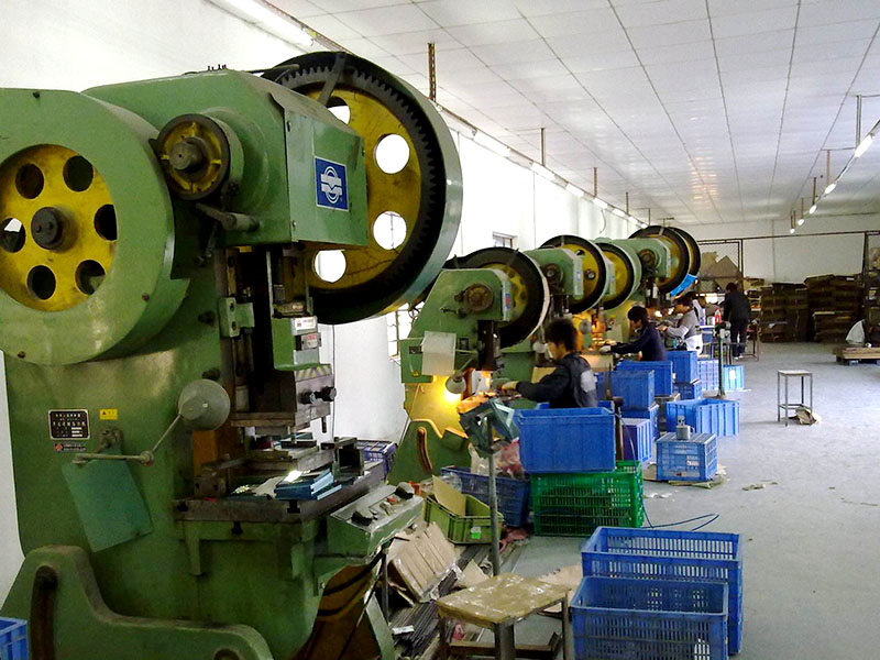 300多人的五金加工廠有多大？