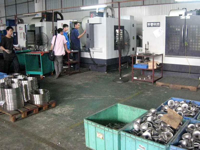 在小區(qū)內(nèi)加工五金找誰投訴？